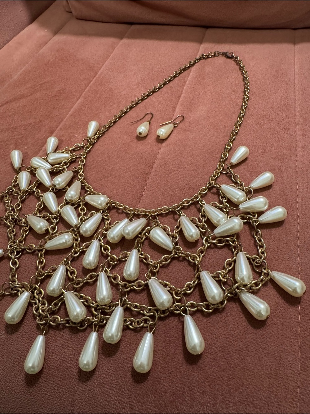 Gold Tone Statement Necklace Faux Pearl Teardrop Bib Set w/ Matching Earrings - Picture 2 of 7